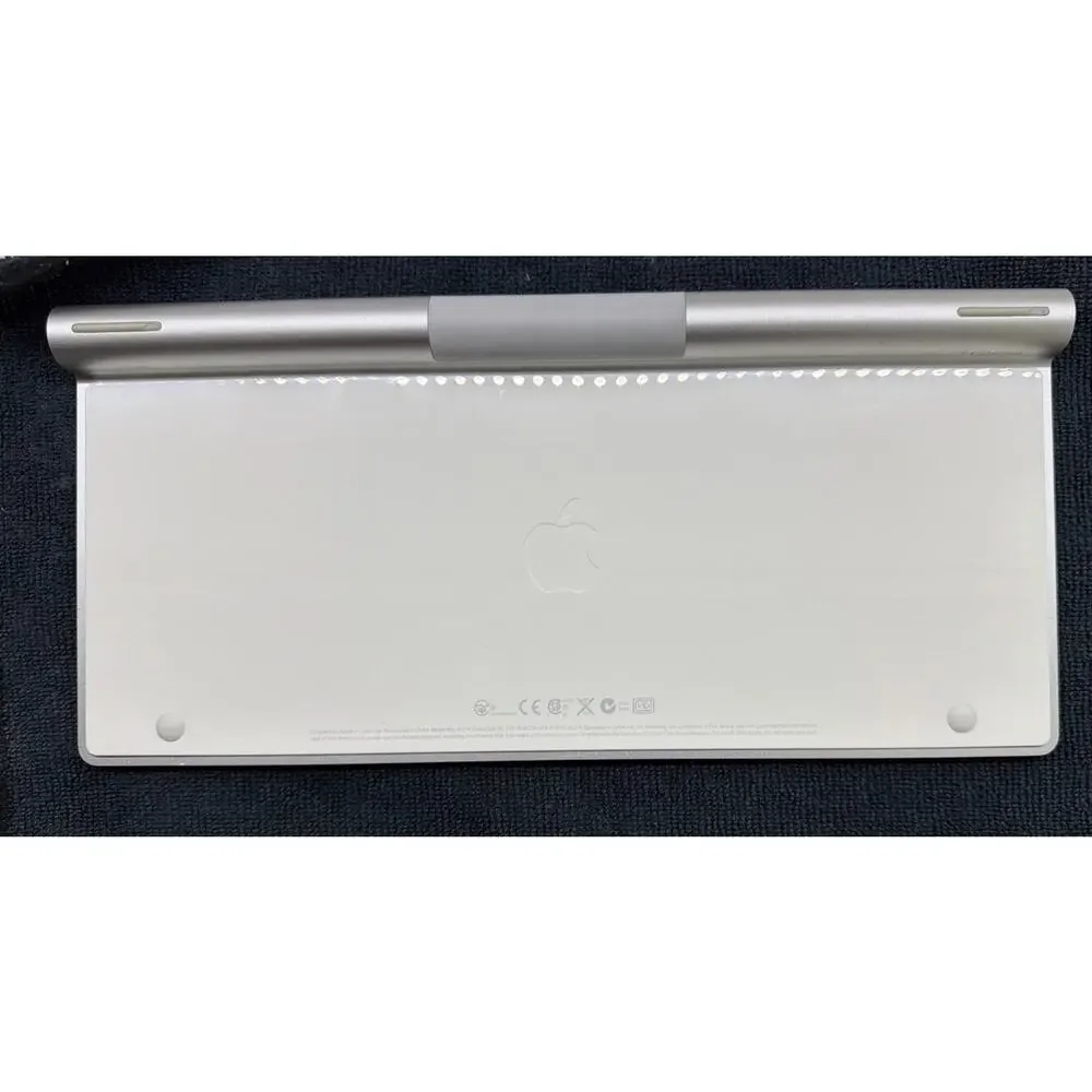 Apple A1314 Wireless Bluetooth Keyboard Aluminum Silver White Mac iPad